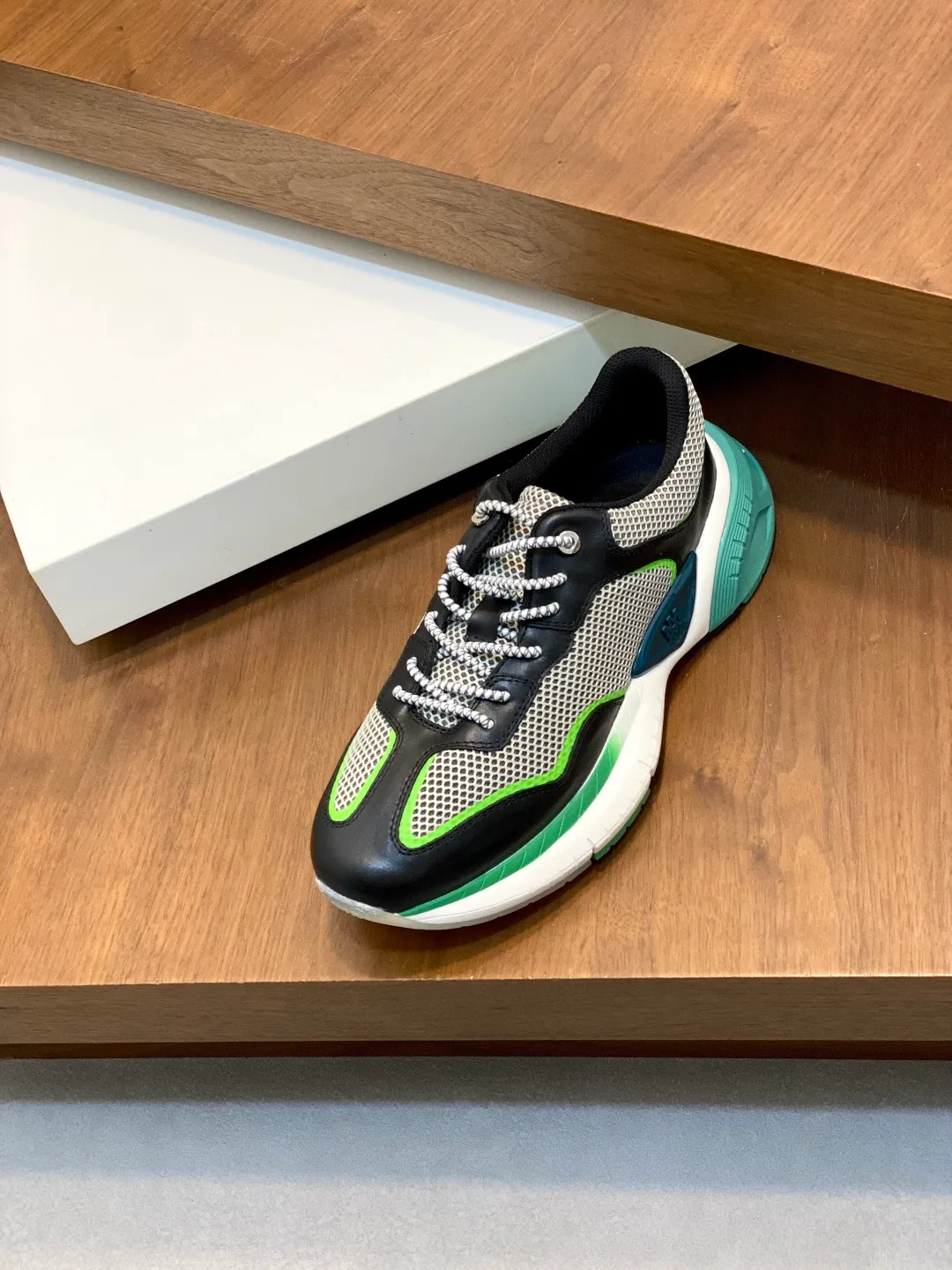 Men's shoes 💰740 AMIRI's new men's casual sports shoes, made of first-layer cowhide leather uppers and spliced ​​with original breathable mesh, rich in three-dimensionality, contrasting color design, simple style, fashionable and sporty, breathable mesh lining, original ultra-light outsole, a must-have item for daily leisure! Size: 38-45 (38, 45 customized)